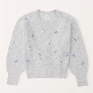 Gray Sweater with Blue Embroidered Flowers (Girls 15-16/ Women S)